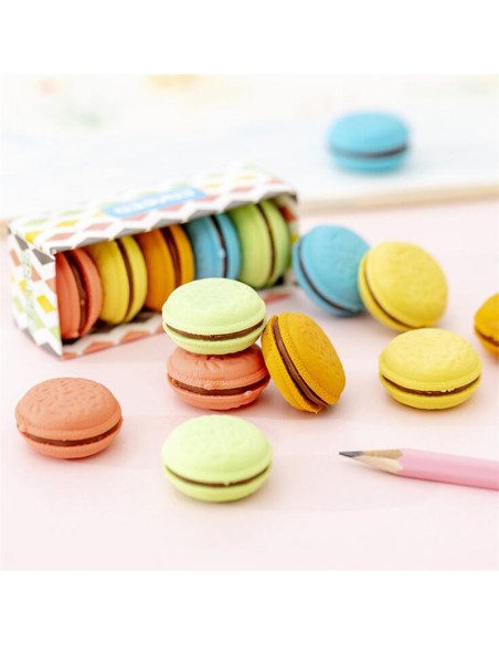Cajas con sets de 5 gomas de borrar de colores surtidos con forma de macarons franceses