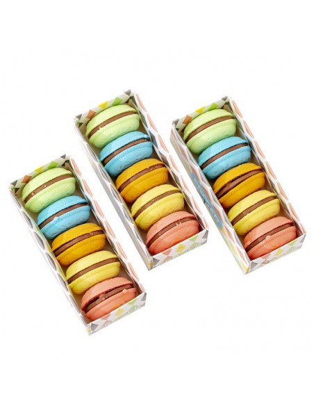 Cajas con sets de 5 gomas de borrar de colores surtidos con forma de macarons franceses